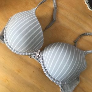 TOMMY HILFIGER LIKE NEW CONDITION!! Push up bra